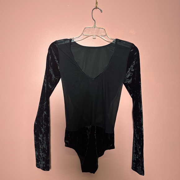Dress The Population NWOT Black Velvet Mesh Long Sleeve Bodysuit - Picture 6 of 9